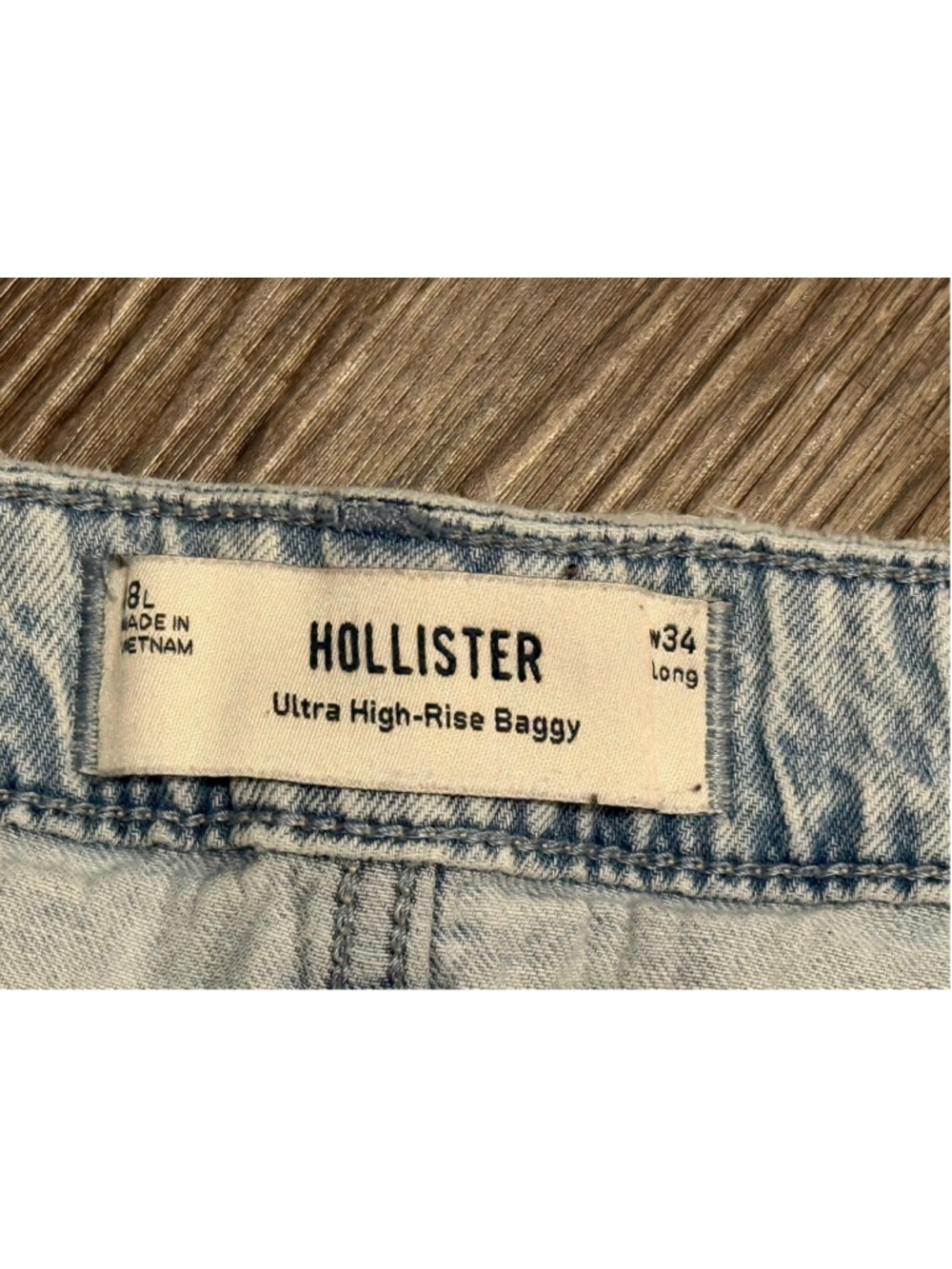 Hollister Women’s Ultra High-Rise Baggy Jeans Sz 18L Light Wash Wide Leg Cropped - Picture 2 of 9